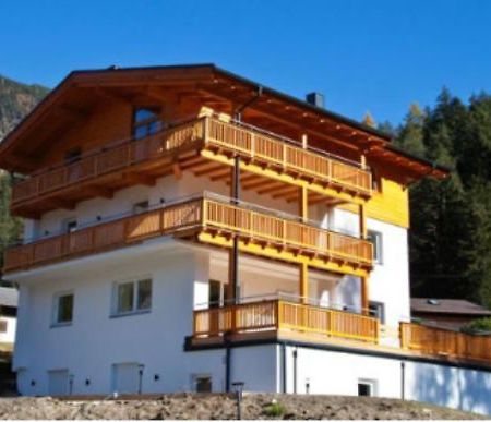 Alpenmond Appartment Halbmond Лойташ Екстериор снимка