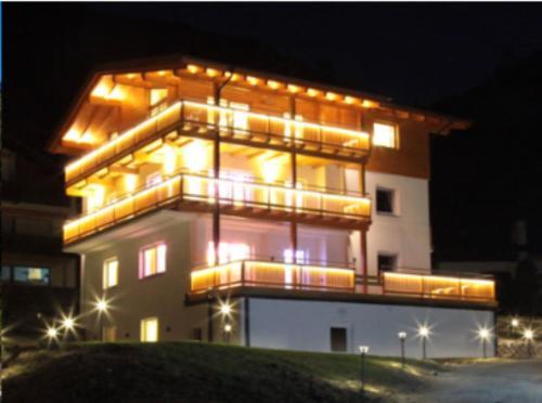 Alpenmond Appartment Halbmond Лойташ Екстериор снимка