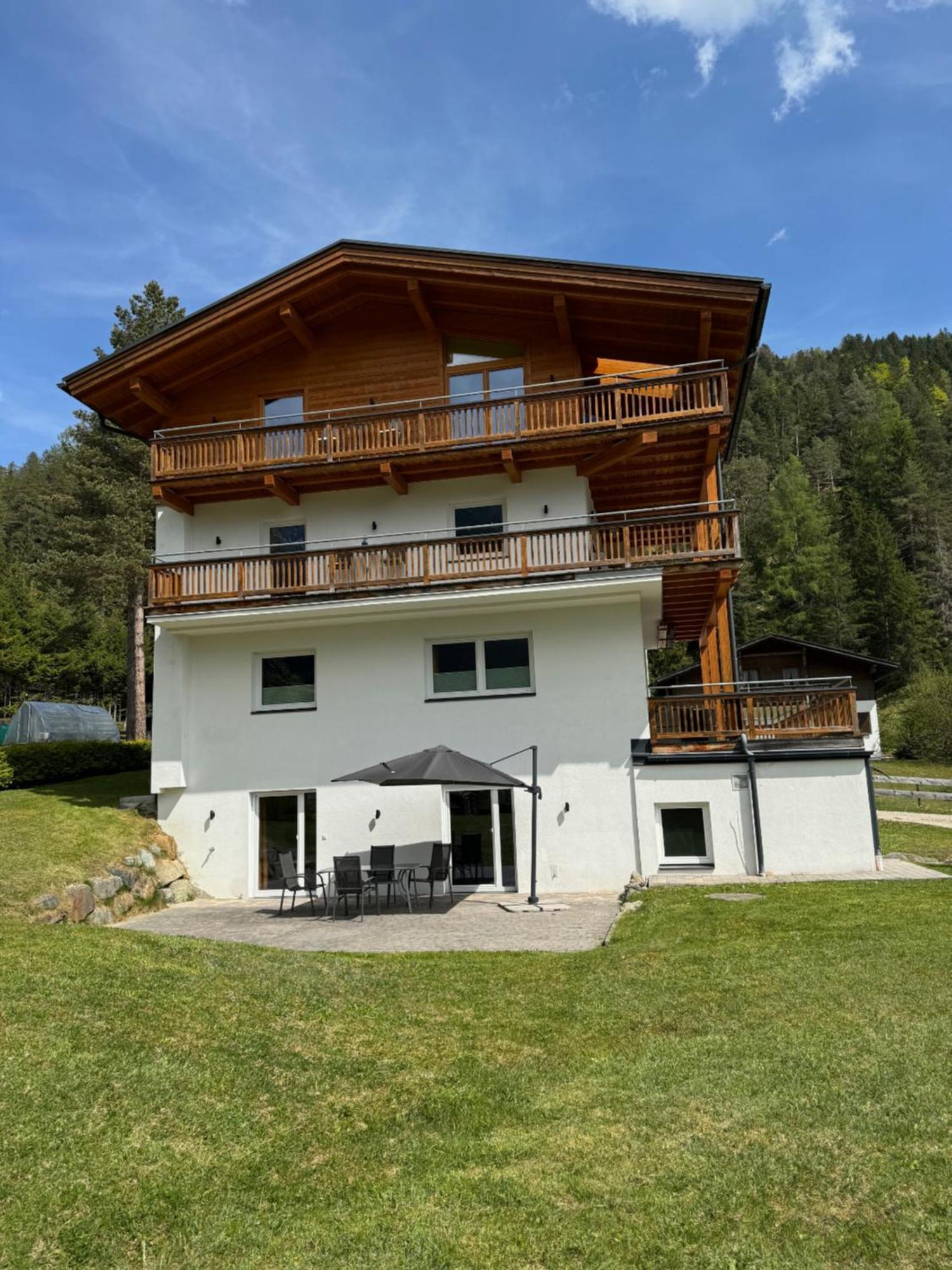 Alpenmond Appartment Halbmond Лойташ Екстериор снимка
