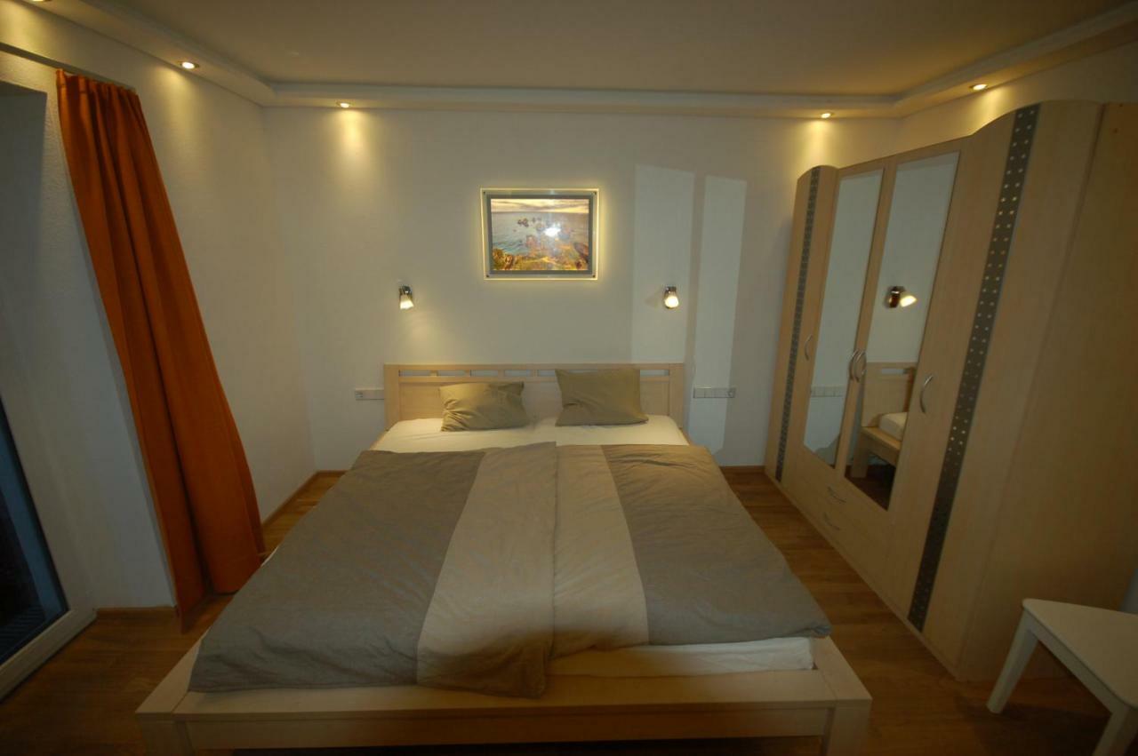 Alpenmond Appartment Halbmond Лойташ Екстериор снимка
