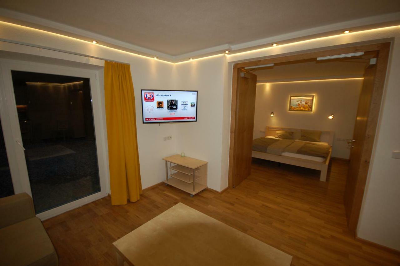 Alpenmond Appartment Halbmond Лойташ Екстериор снимка