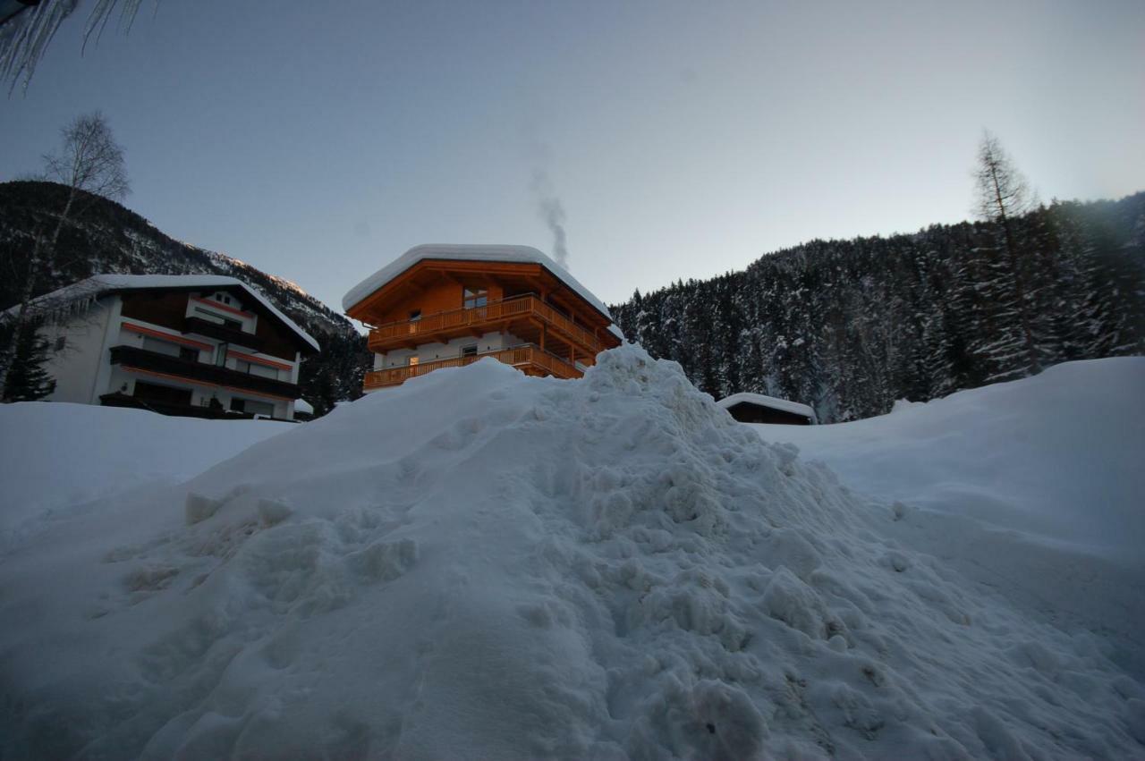 Alpenmond Appartment Halbmond Лойташ Екстериор снимка