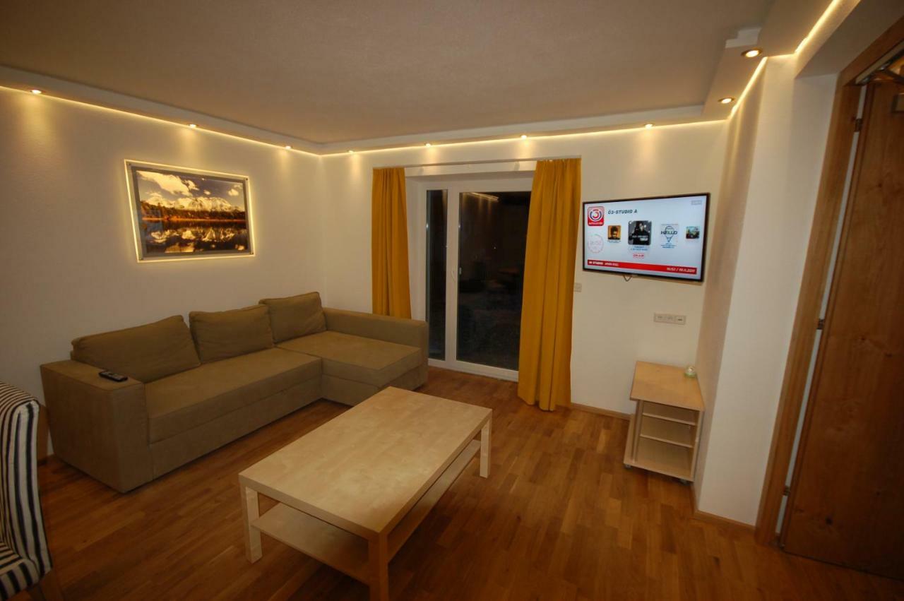 Alpenmond Appartment Halbmond Лойташ Екстериор снимка