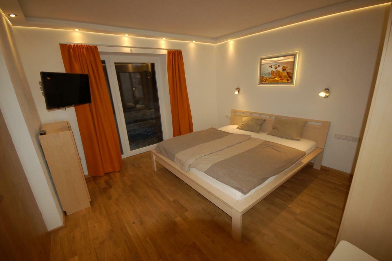 Alpenmond Appartment Halbmond Лойташ Екстериор снимка